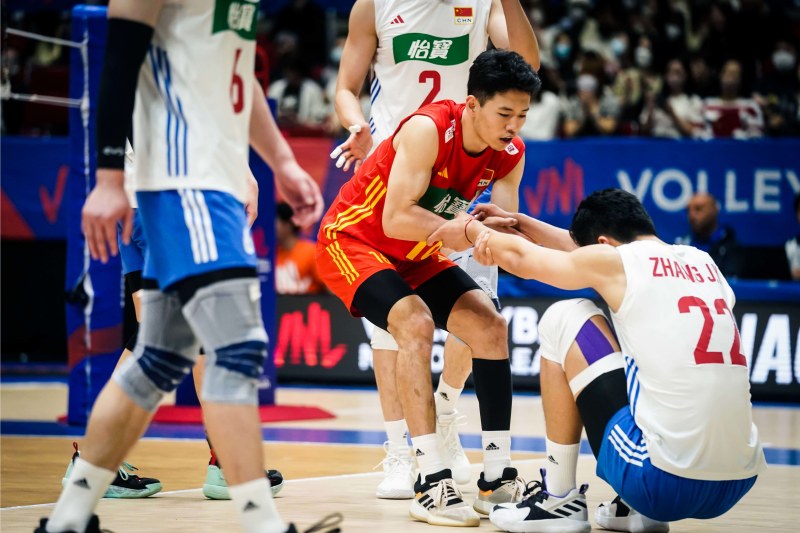 Tuyển bóng chuyền nam Trung Quốc thua đậm ở Volleyball Nations League 2023 sau khi bỏ lỡ cơ hội vàng  - Ảnh 1