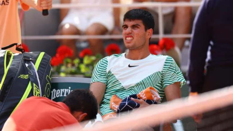 Alcaraz bị chuột rút giữa trận bán kết Roland Garros với Djokovic, thua đậm 1-6 ở set 3 - Ảnh 1