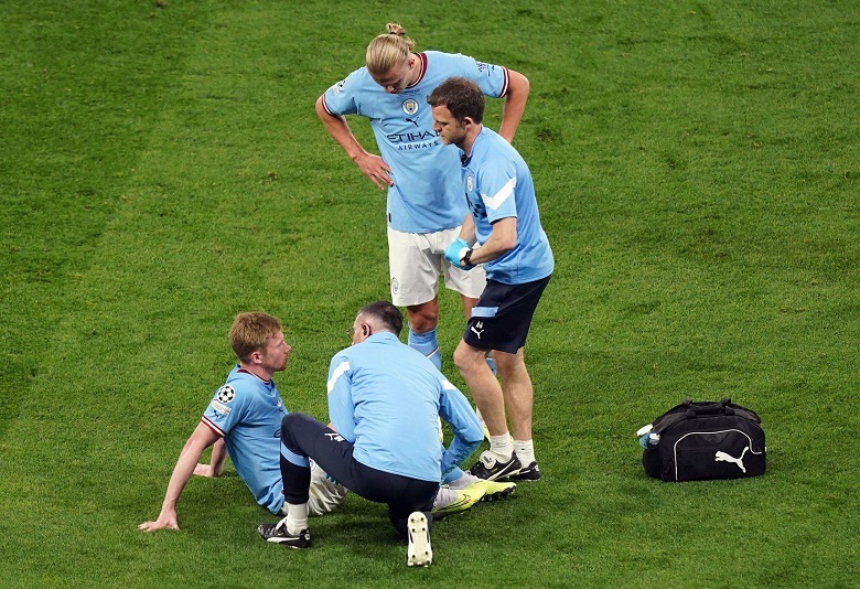 Đen như De Bruyne: Đá 2 trận chung kết Cúp C1 châu Âu đều rời sân sớm vì chấn thương - Ảnh 1