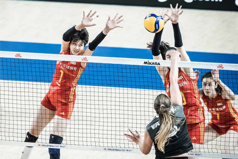 Bóng chuyền nữ Trung Quốc đè bẹp đối thủ ngày khai màn tuần 2 Volleyball Nations League 2023 - Ảnh 1