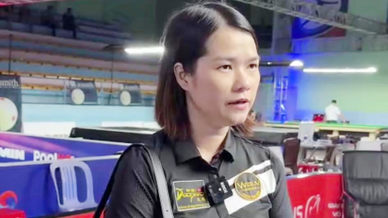 Bùi Xuân Vàng hôn gậy Đặng Thành Kiên tặng sau khi giành chức vô địch pool 9 bi VĐQG 2023 - Ảnh 1