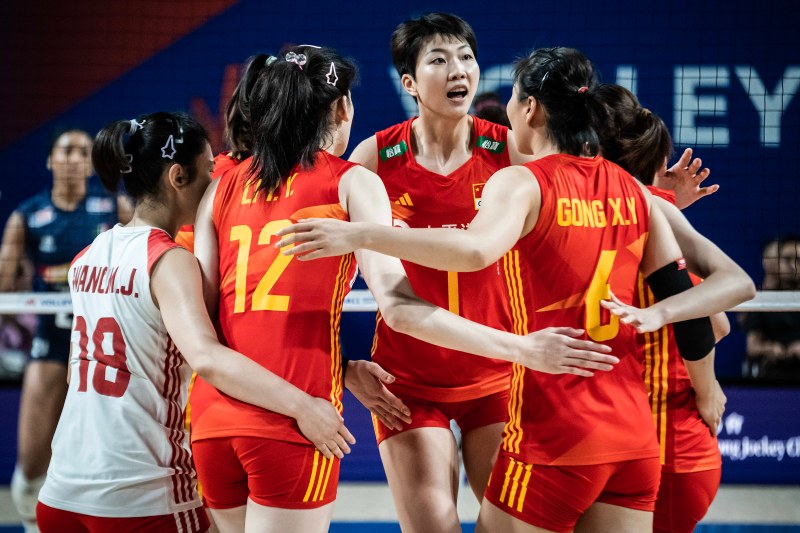 Tuyển bóng chuyền nữ Trung Quốc thua cay đắng Italia trên sân nhà ở Volleyball Nations League 2023 - Ảnh 1