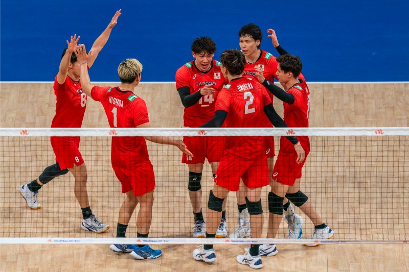 Tuyển bóng chuyền nam Nhật Bản thắng đậm Canada, tiếp tục dẫn đầu BXH Volleyball Nations League 2023 - Ảnh 1
