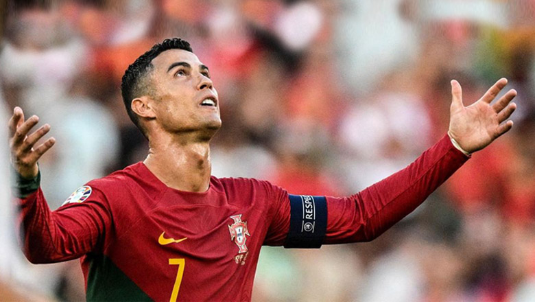 Ronaldo ghi bàn phút 89 trong trận đấu thứ 200 cho tuyển Bồ Đào Nha - Ảnh 1