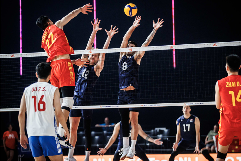 Tuyển bóng chuyền nam Trung Quốc suýt tạo bất ngờ trước Mỹ ở Volleyball Nations League 2023 - Ảnh 1
