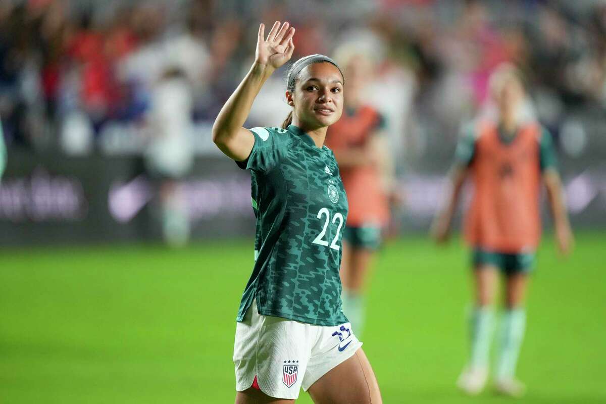 Tiền đạo ĐT nữ Mỹ ghi bàn như máy, tạo cột mốc lịch sử trước World Cup nữ 2023 - Ảnh 2