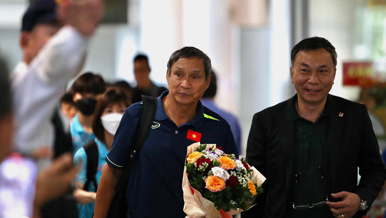 ĐT nữ Việt Nam về nước sau hơn 10 tiếng di chuyển, bước vào giai đoạn chuẩn bị cuối cho World Cup nữ 2023 - Ảnh 1
