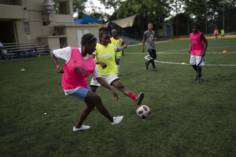 Tuyển Haiti khốn khổ hơn Việt Nam thế nào trong lần đầu dự World Cup nữ? - Ảnh 2