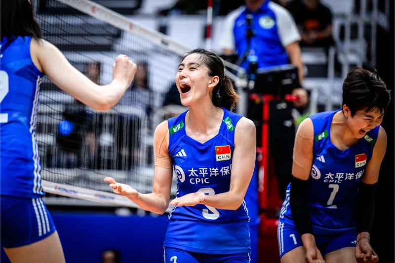 Tuyển bóng chuyền nữ Trung Quốc thắng Mỹ siêu gay cấn ở Volleyball Nations League 2023 - Ảnh 1