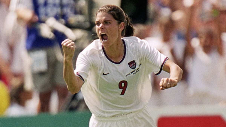Khoảnh khắc World Cup nữ: Cầu thủ duy nhất vừa ghi bàn vừa làm thủ môn trong một trận đấu - Ảnh 2