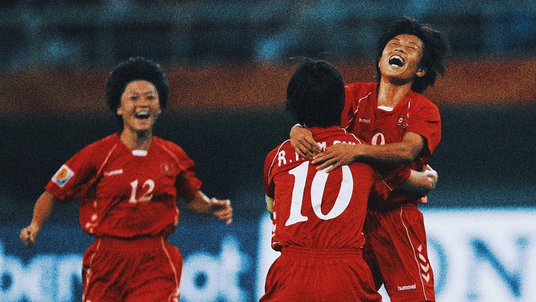 Khoảnh khắc World Cup nữ: Cầu thủ Triều Tiên ghi siêu phẩm từ 30m loại đương kim á quân - Ảnh 1