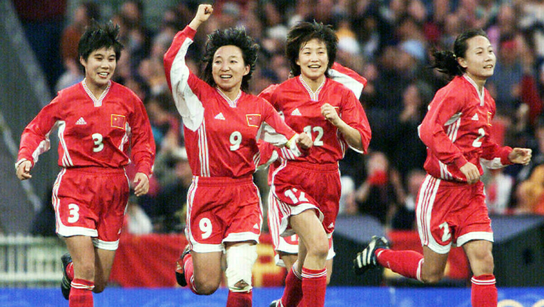 Khoảnh khắc World Cup nữ: Sự bùng nổ của Cầu thủ thế kỷ Sun Wen - Ảnh 1