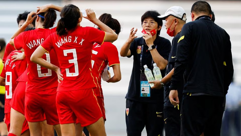 Siêu tiền đạo Trung Quốc có thể phải đá hậu vệ ở World Cup nữ 2023 - Ảnh 1