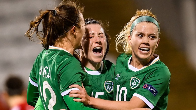 HLV tuyển nữ Ireland 'mượn' Mourinho và Pep để đáp trả chỉ trích trước thềm World Cup nữ 2023 - Ảnh 2