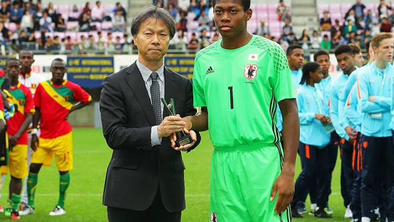 MU chi 5 triệu bảng mua thủ môn Nhật gốc Ghana sinh ra ở Mỹ - Ảnh 1