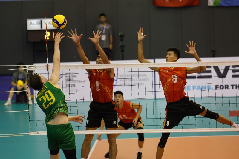 Tuyển bóng chuyền nam Việt Nam ghi điểm mạnh dù thua Australia ở AVC Challenge Cup 2023 - Ảnh 1