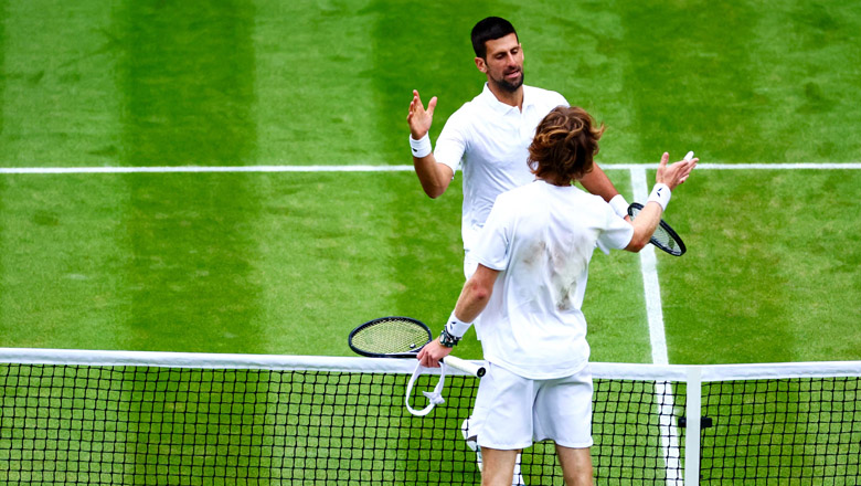 Djokovic vào bán kết Wimbledon, cán mốc 400 chiến thắng - Ảnh 1