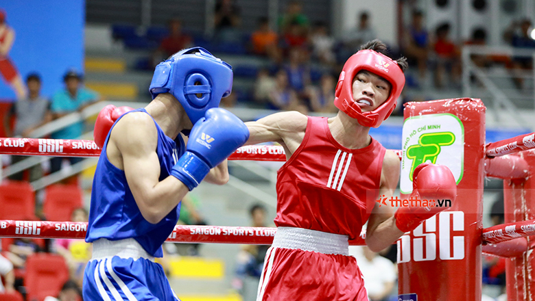 võ sĩ nhận thưởng nóng ngay sau khi thắng trận mở màn giải vô địch boxing trẻ 2023 - Ảnh 3