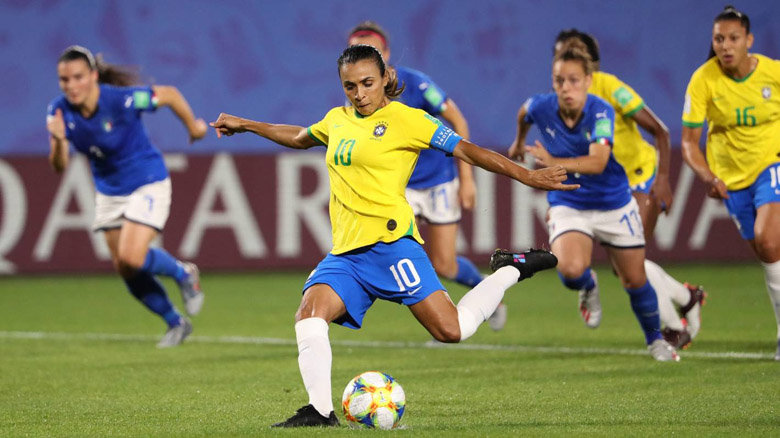Khoảnh khắc World Cup nữ: Marta đi vào lịch sử, vượt qua những huyền thoại nam - Ảnh 1