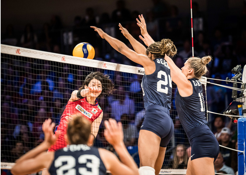 Tuyển bóng chuyền nữ Mỹ gieo sầu cho Nhật Bản để vào bán kết Volleyball Nations League 2023 - Ảnh 1