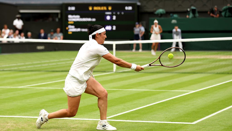 Tay vợt không được xếp hạng hạt giống Vondrousova vô địch Wimbledon 2023 - Ảnh 1