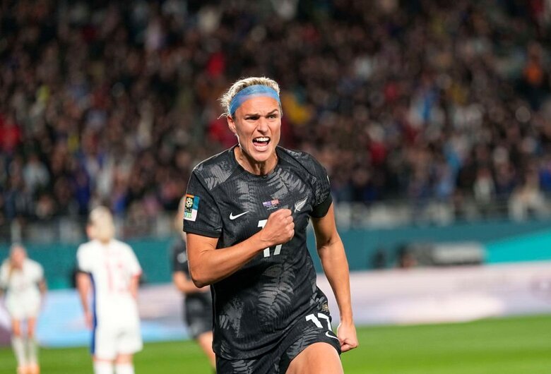 HLV và cầu thủ nữ New Zealand bật khóc như trẻ con sau chiến thắng lịch sử ở World Cup - Ảnh 4