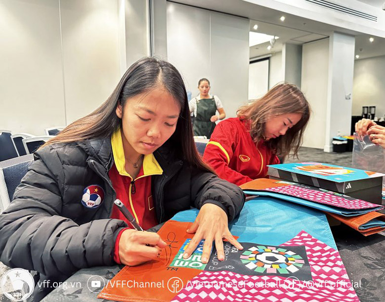 Huỳnh Như đeo băng đội trưởng đặc biệt tại World Cup nữ 2023 - Ảnh 1