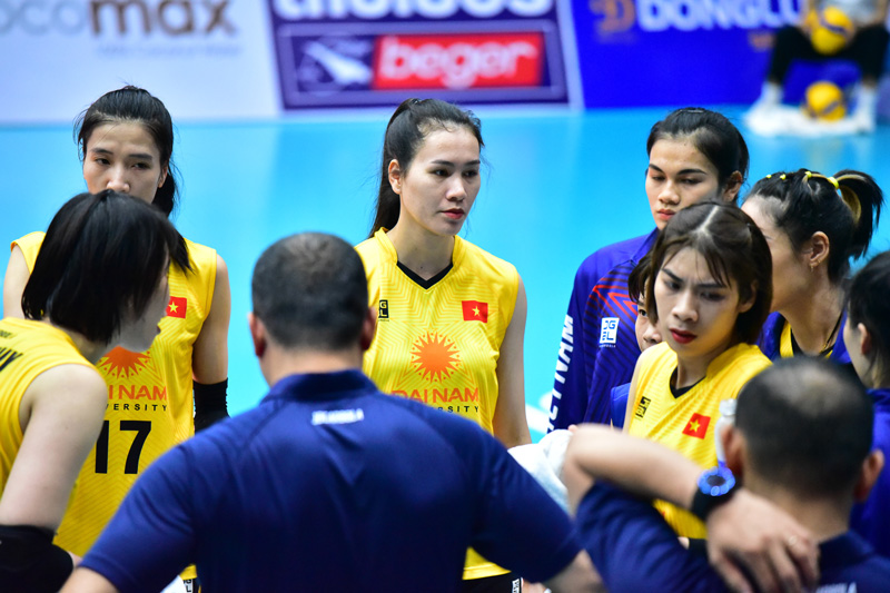 Tuyển bóng chuyền nữ Việt Nam lên đường sang Pháp dự FIVB Challenger Cup 2023 - Ảnh 1