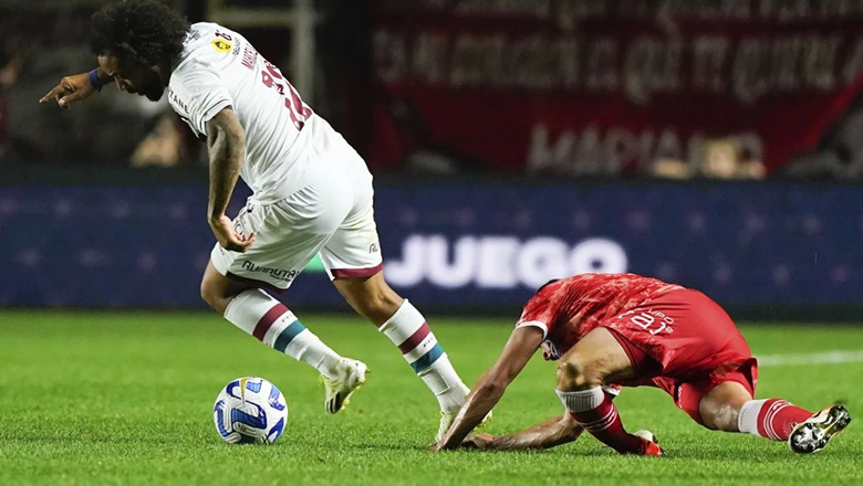 Rợn người với pha vào bóng khiến đối thủ gãy chân của Marcelo - Ảnh 2