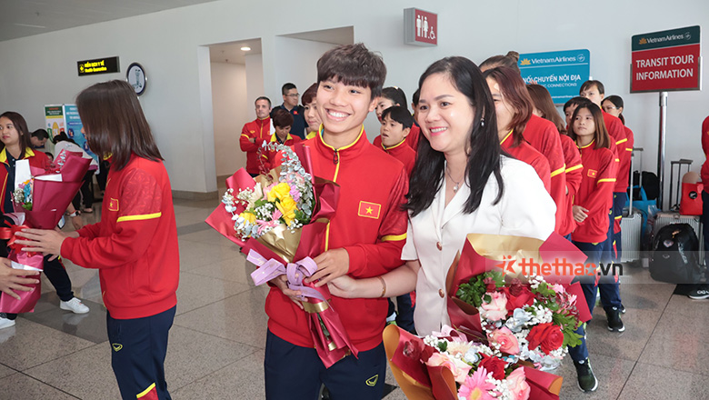 Huỳnh Như, Diễm My rạng rỡ khi về nước sau hành trình ở World Cup nữ 2023 - Ảnh 1