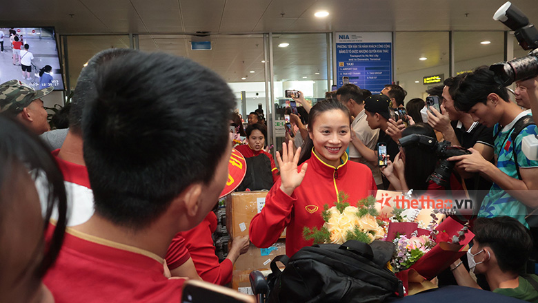 Huỳnh Như, Vạn Sự rạng rỡ khi về nước sau hành trình ở World Cup nữ 2023 - Ảnh 6