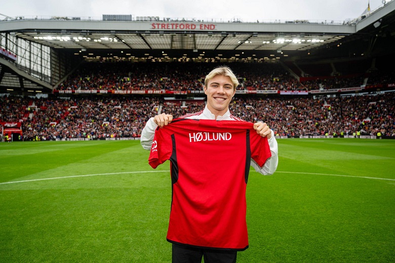 MU chính thức ra mắt tiền đạo Rasmus Hojlund, giá hơn 70 triệu bảng  - Ảnh 2