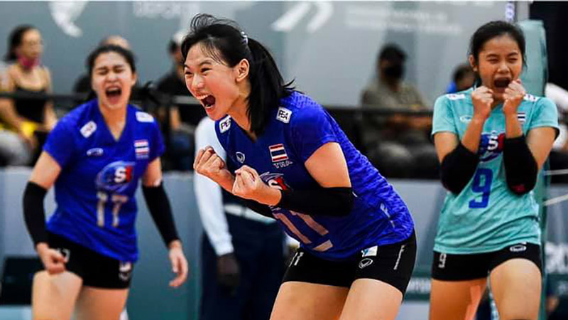 'Sao mai' bóng chuyền nữ Thái Lan chơi vị trí 'lạ' ở SEA V.League 2023 sau chấn thương nặng - Ảnh 1