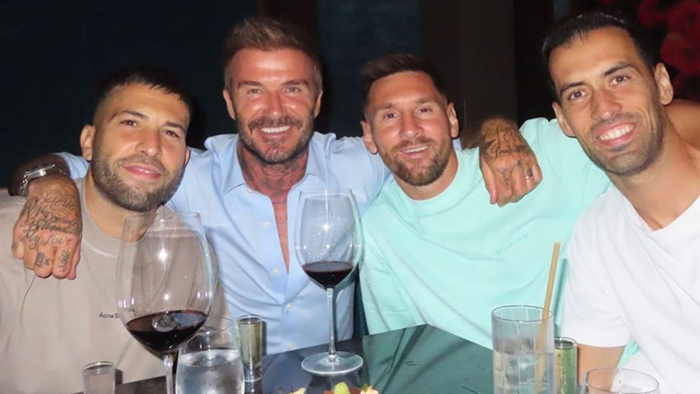 Vợ chồng Messi tận hưởng bữa tối cùng 'ông chủ' Inter Miami, Victoria khoe ảnh đầy tình cảm - Ảnh 2