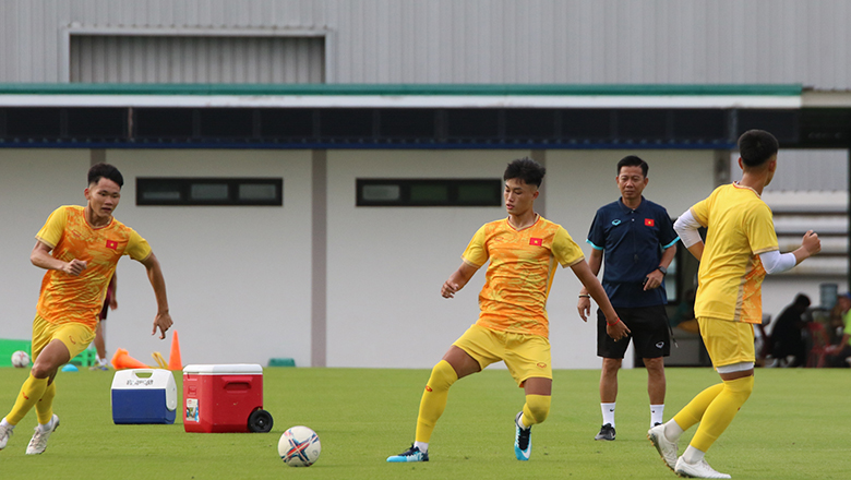 U23 Việt Nam luyện đấu pháp, đá đối kháng ngay trước trận đấu gặp Bahrain - Ảnh 2