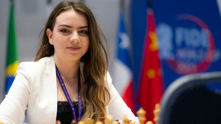 Nữ kỳ thủ 20 tuổi xinh đẹp gây sốt ở World Cup cờ vua 2023 - Ảnh 1