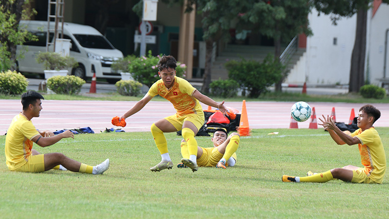 U23 Việt Nam tập nhẹ, chơi trò chơi trước thềm trận ra quân giải U23 Đông Nam Á 2023 - Ảnh 4