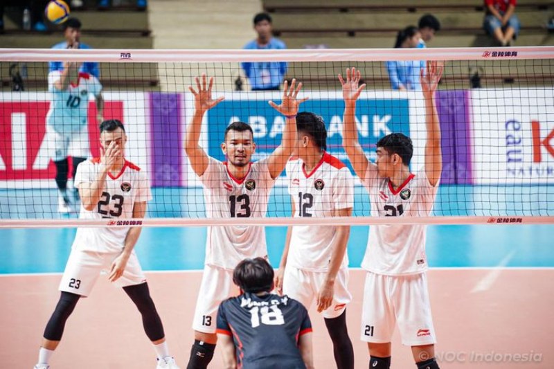 Tuyển bóng chuyền nam Indonesia hạ gục Kazakhstan, vượt qua vòng bảng ở giải Vô địch châu Á 2023 - Ảnh 1
