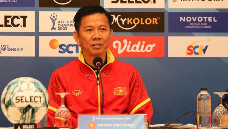 HLV Hoàng Anh Tuấn không hài lòng, muốn quên trận thắng của U23 Việt Nam - Ảnh 1
