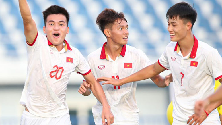 Nguyễn Quốc Việt tri ân cố HLV Dương Minh Ninh sau khi ghi bàn cho U23 Việt Nam - Ảnh 3