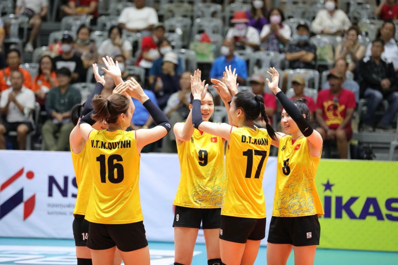 ĐT bóng chuyền nữ Việt Nam khiến Thái Lan thua set đầu tiên ở giải vô địch châu Á 2023 dù dùng đội hình 2 - Ảnh 1