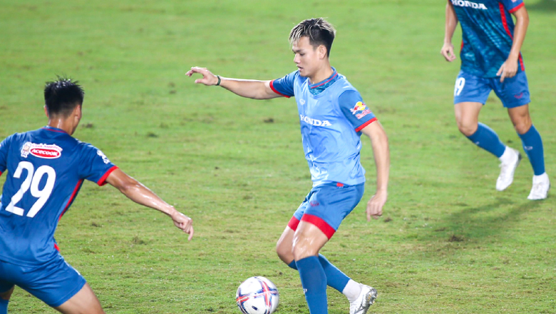 Tiền vệ của ĐT Việt Nam tiết lộ lối chơi dưới thời HLV Troussier - Ảnh 1