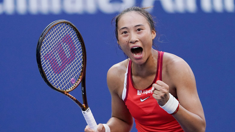Tay vợt 20 tuổi của Trung Quốc thắng sốc đương kim á quân US Open, lần đầu vào tứ kết Grand Slam - Ảnh 2