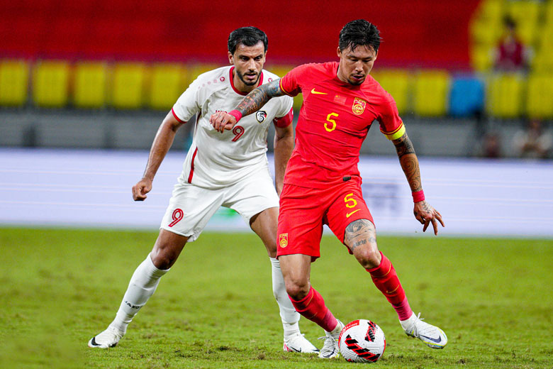 Chán nản vì đội nhà lại thua, NHM Trung Quốc quay sang cổ vũ cho đối thủ - Ảnh 1