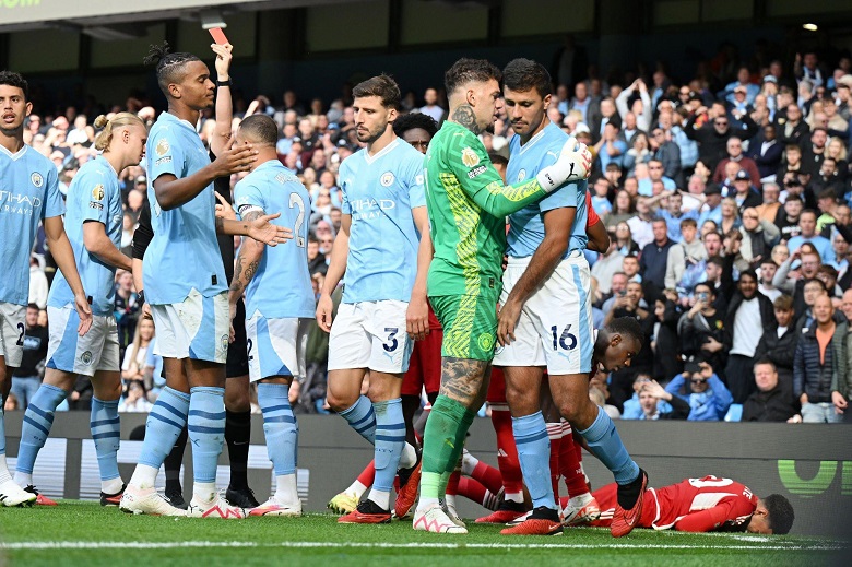 Kết quả bóng đá Man City vs Nottingham Forest: Thẻ đỏ tai hại, hiệp 2 chật vật - Ảnh 1