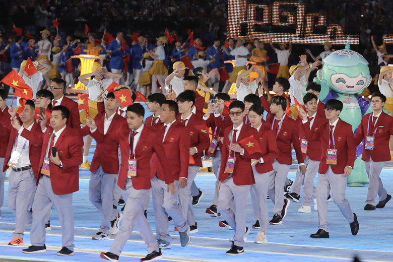 Loạt hình ảnh ấn tượng của đoàn Thể thao Việt Nam trong lễ khai mạc ASIAD 19 - Ảnh 1