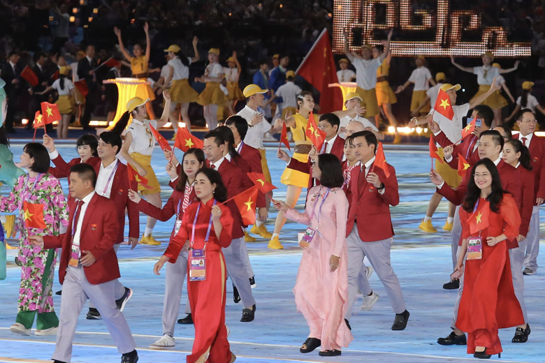 Loạt hình ảnh ấn tượng của đoàn Thể thao Việt Nam trong lễ khai mạc ASIAD 19 - Ảnh 5
