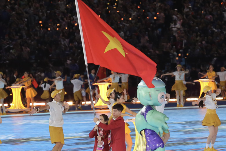 Loạt hình ảnh ấn tượng của đoàn Thể thao Việt Nam trong lễ khai mạc ASIAD 19 - Ảnh 7