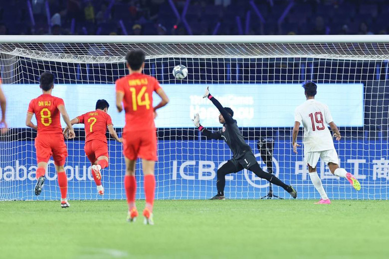 Kết quả bóng đá Olympic Trung Quốc vs Olympic Qatar: Chiến thắng tranh cãi - Ảnh 1