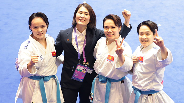 Karate Việt Nam giành HCV ASIAD 19 nội dung Kata đồng đội nữ - Ảnh 1
